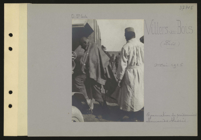 Villers-au-Bois (près). Évacuation de prisonniers allemands blessés