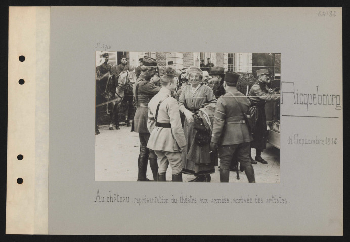 Ricquebourg. Au château : représentation du théâtre aux armées : arrivée des artistes