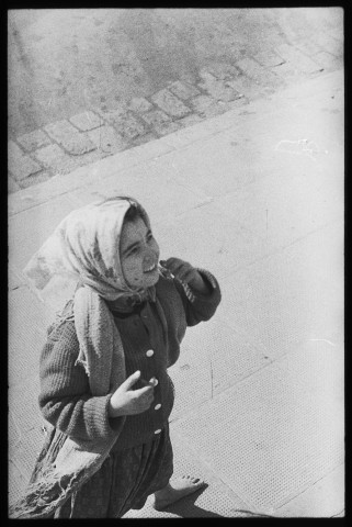 Reportage sur les petits cireurs et l'hommage à la salle Hdn Kalhoun avec Ahmed Ben Bella et Bachir Boumaza.