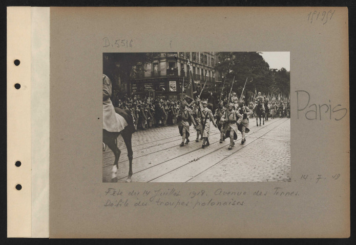 Paris. Fête du 14 juillet 1918. Avenue des Ternes. Défilé des troupes polonaises