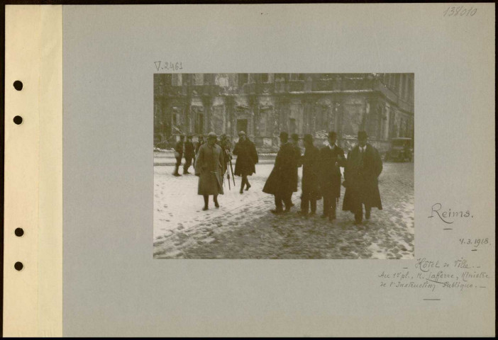 Reims. Hôtel de ville. Au premier plan, monsieur Lafferre, ministre de l'Instruction publique