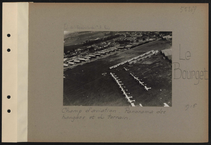 Le Bourget. Champ d'aviation. Panorama des hangars et du terrain