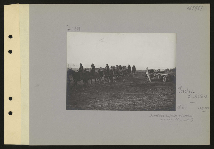 Inchy-en-Artois (près). Artillerie anglaise se portant en avant (8 h du matin)