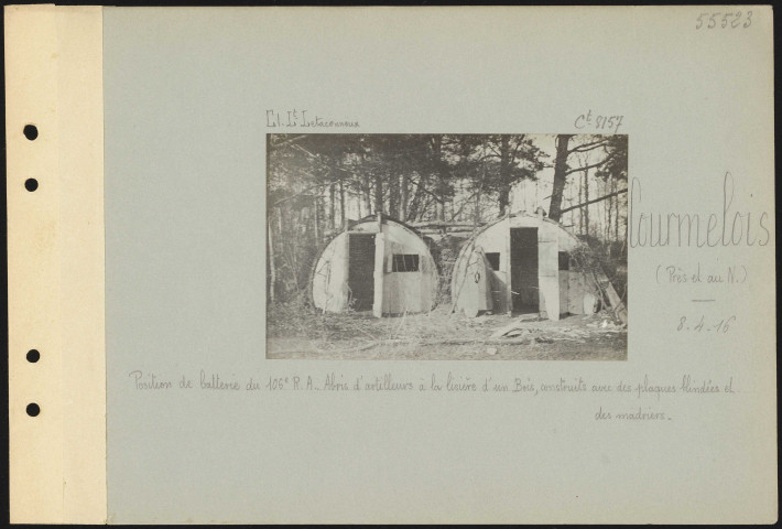 Courmelois (près et au nord). Position de batterie du 106e régiment d'artillerie. Abris d'artilleurs à la lisière d'un bois, construits avec des plaques blindées et des madriers