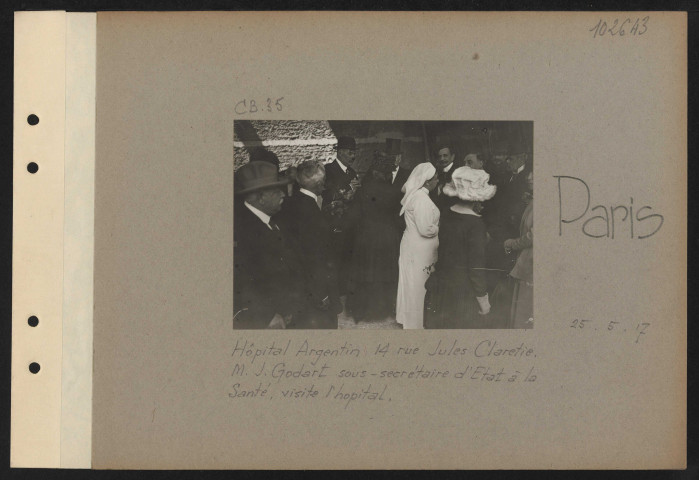 Paris. Hôpital argentin 14 rue Jules Claretie. M.J. Godart sous-secrétaire d'État à la Santé, visite l'hôpital