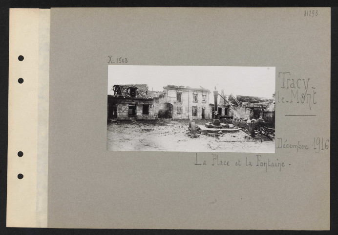 Tracy-le-Mont. La place et la fontaine