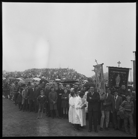 En Bretagne : le « Pardon breton » et le Radôme de Pleumeur-Bodou