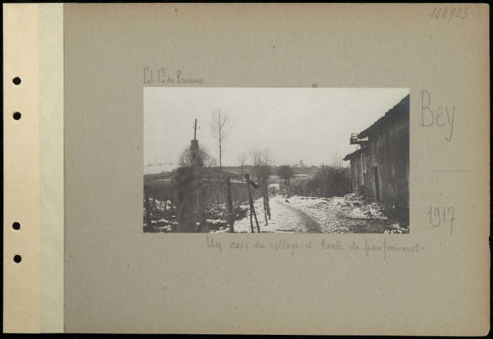 Bey. Un coin du village et route de Lanfroicourt