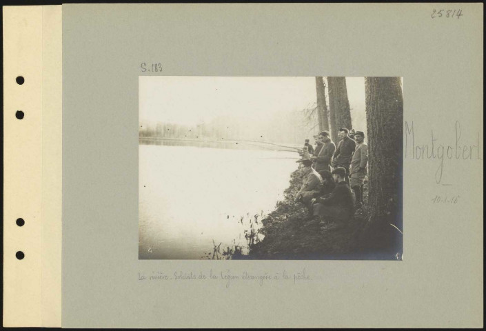 Montgobert. La rivière. Soldats de la légion étrangère à la pêche