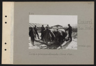 Coivrel (entre Tricot et). Camp de prisonniers allemands : corvée d'eau