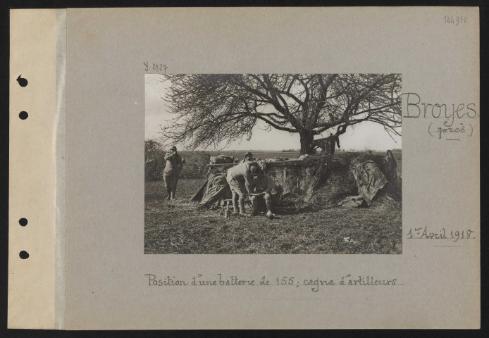 Broyes (près). Position d'une batterie de 155 ; cagna d'artilleurs