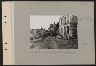 Autrêches. L'entrée du village, route de moulin-sous-Touvent