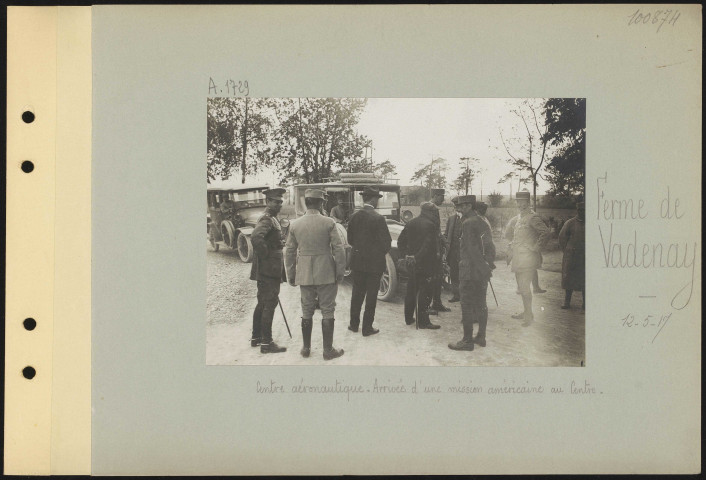 Ferme de Vadenay. Centre aéronautique. Arrivée d'une mission américaine au centre