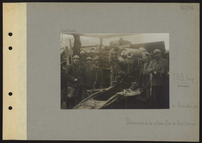 Bois de Hem (Somme). 155 long. Schneider. Démontage de la culasse