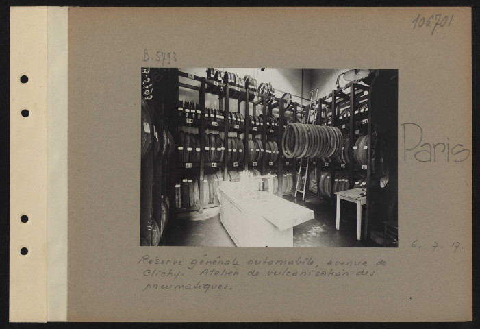 Paris. Réserve générale automobile, avenue de Clichy. Atelier de vulcanisation des pneumatiques