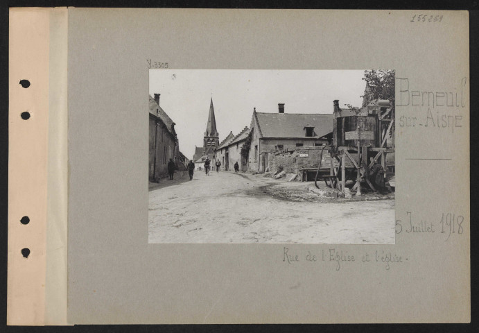 Berneuil-sur-Aisne. Rue de l'église et l'église