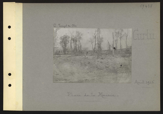 Curlu. Place de la Mairie