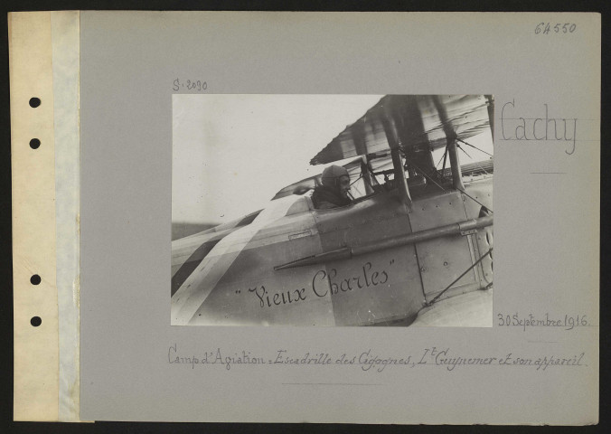 Cachy. Camp d'aviation : escadrille des Cigognes ; lieutenant Guynemer et son appareil