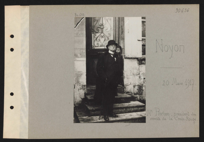 Noyon. M. Pinchon, président du comité de la Croix-Rouge