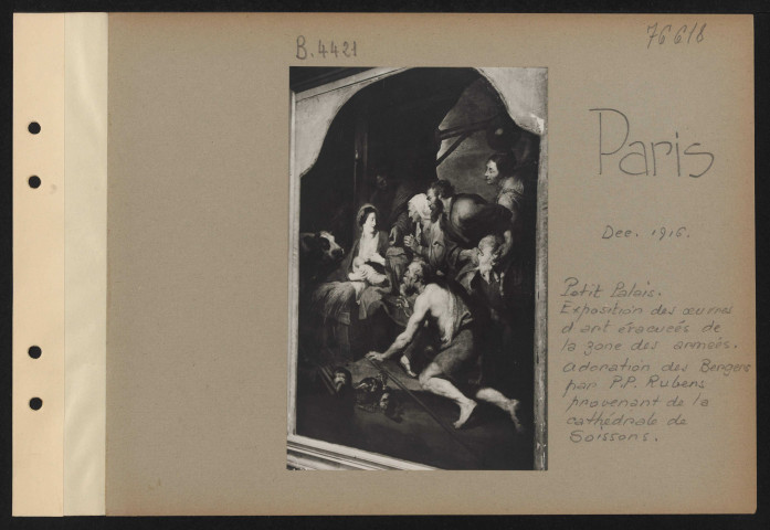 Paris. Petit Palais. Exposition des œuvres d'art évacuées de la zone des armées. Adoration des bergers par P.P. Rubens provenant de la cathédrale de Soissons