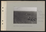 Monchy-Humières (près de). Ligne de chasseurs à pied en soutien dans les trous individuels