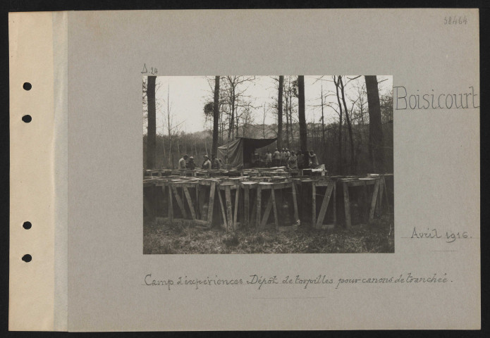 Boisicourt. Camp d'expériences : dépôt de torpilles pour canons de tranchée