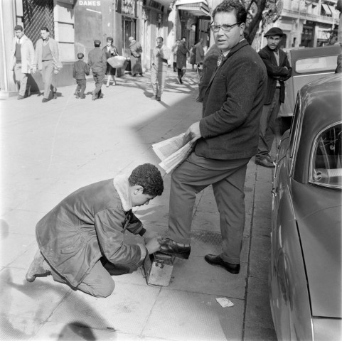 Alger. Petits cireurs de rue. 2