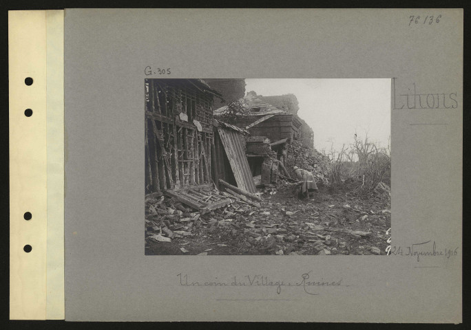 Lihons. Un coin du village : ruines