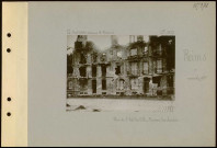 Reims. Place de l'Hôtel-de-ville. Maisons bombardées