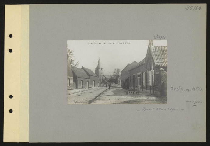 Inchy-en-Artois. Rue de l'église et l'église