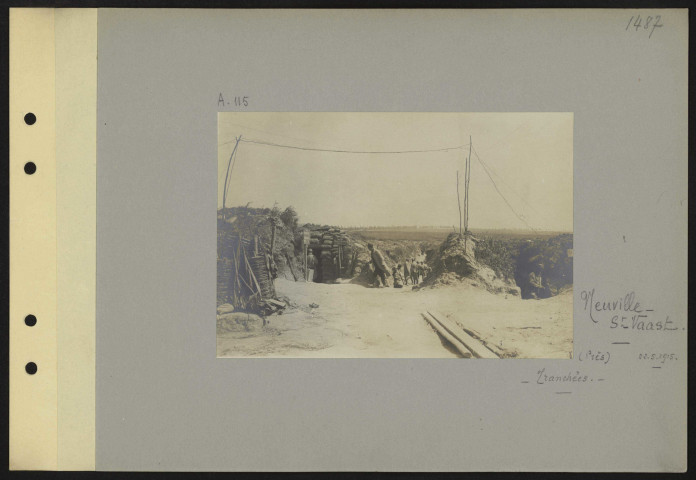 Neuville-Saint-Vaast (près). Tranchées