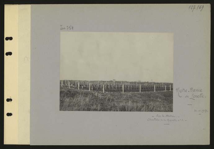 Notre-Dame de Lorette. Sur le plateau. Cimetière de la chapelle n° 2