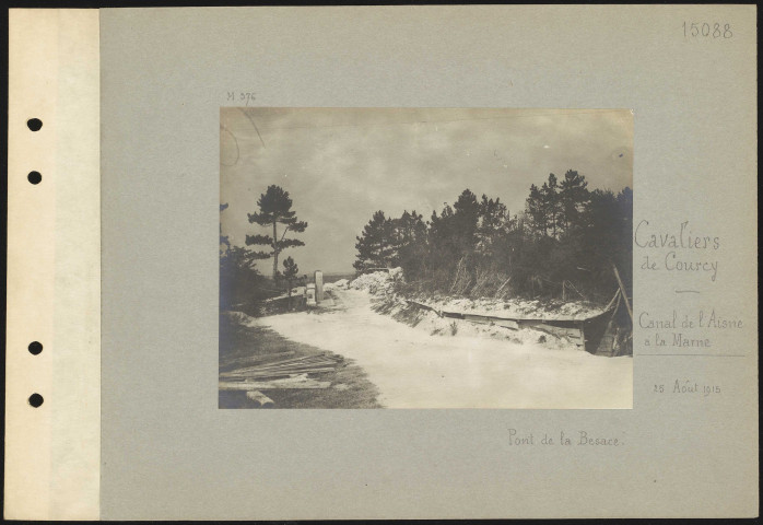 Cavaliers de Courcy, Canal de l'Aisne à la Marne. Pont de la Besace