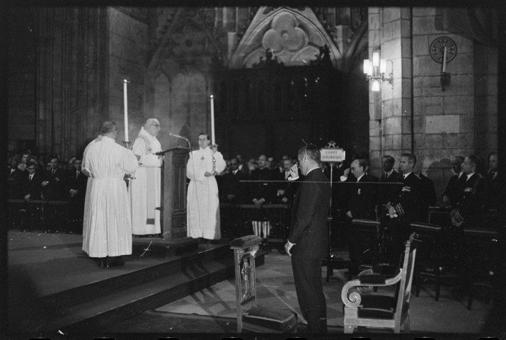 Commémoration du 25e anniversaire de la Libération de Paris : messe à Notre Dame et inauguration de la statue du général Leclerc à la Porte d'Orléans