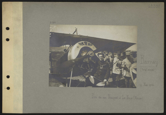 La Noue (Meuse). Sergent-aviateur Barnay près de son Nieuport