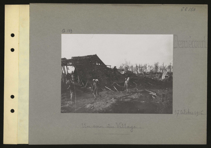 Deniécourt. Un coin du village