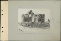 Villers-Saint-Christophe. L'église bombardée (extérieur) et le cimetière. Au premier plan, route de Douilly (Somme)