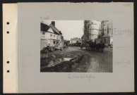 Esquennoy. La place de l'église