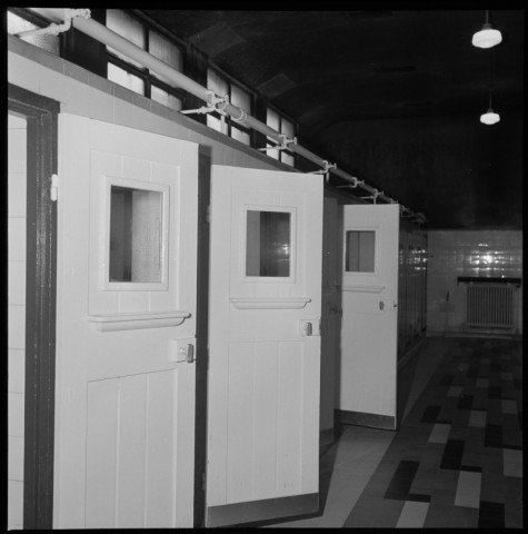 Scènes de rue à Paris, les péniches du 10ème arrondissement