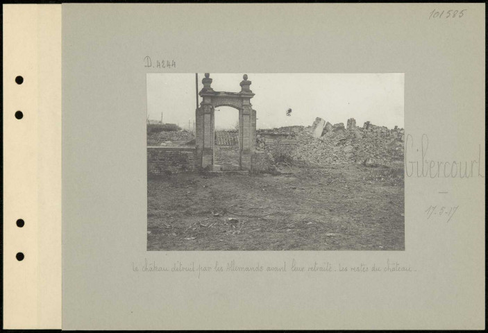 Gibercourt. Le château détruit par les Allemands avant leur retraite. Les restes du château