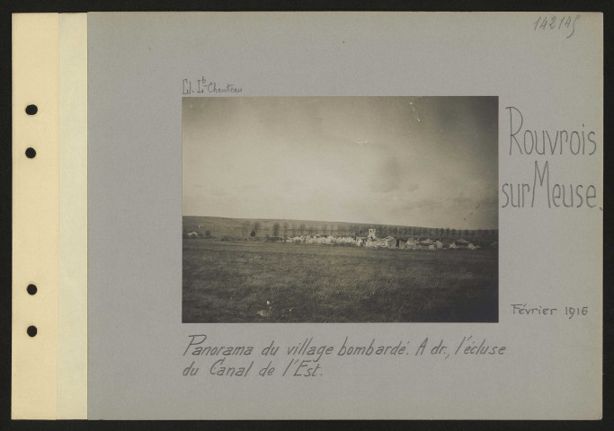 Rouvrois-sur-Meuse. Panorama du village bombardé. À droite, l'écluse du Canal de l'Est