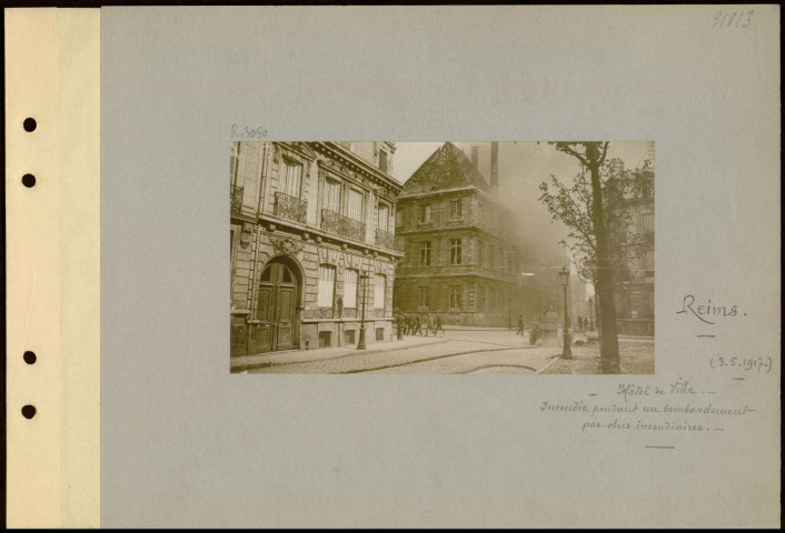 Reims. Hôtel de ville. Incendie pendant un bombardement par obus incendiaires