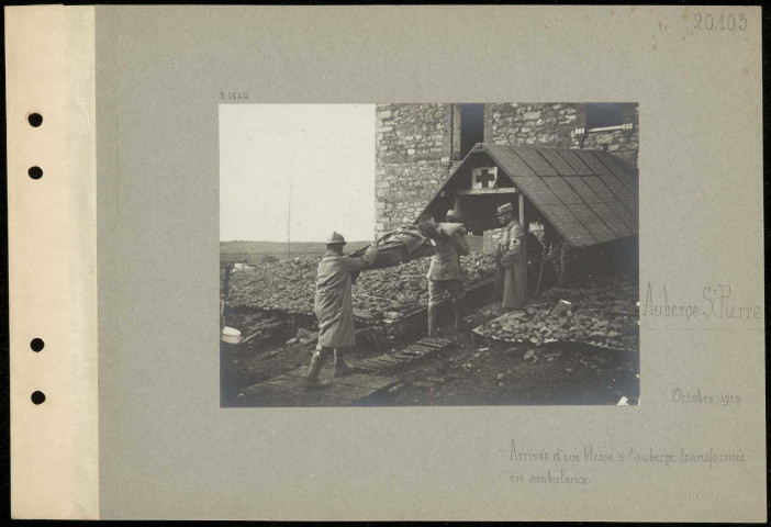 Auberge Saint-Pierre. Arrivée d'un blessé à l'auberge transformée en ambulance