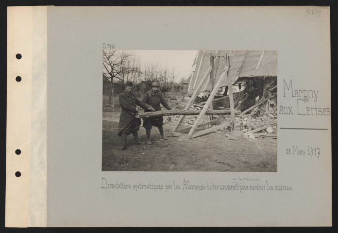 Margny-aux-Cerises. Dévastations systématiques par les Allemands : bélier construit par les Allemands pour éventrer les maisons