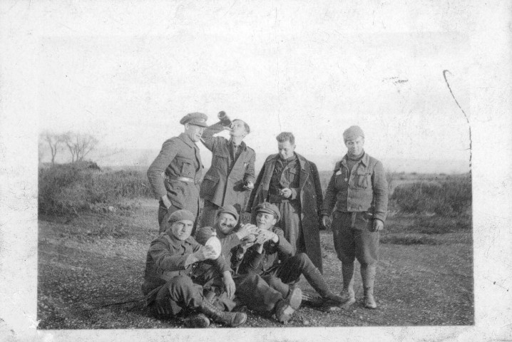 Sept brigadistes du 1e bataillon de la XIIIe Brigade internationale