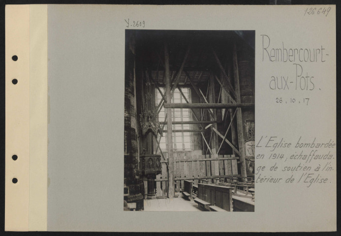 Rembercourt-aux-Pots. L'église bombardée en 1914 ; échafaudage de soutien à l'intérieur de l'église