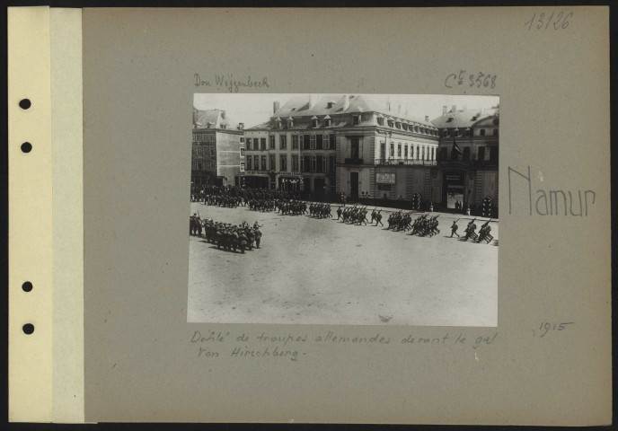 Namur. Défilé de troupes allemandes devant le général Von Hirschberg