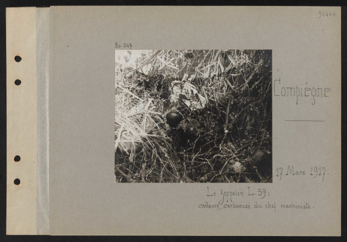 Compiègne. Le zeppelin L. 39 : cadavre carbonisé du chef machiniste