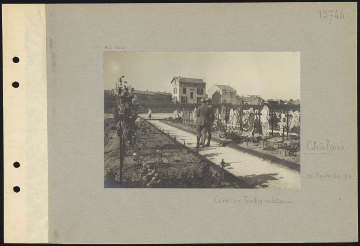 Châlons. Cimetière. Tombes militaires