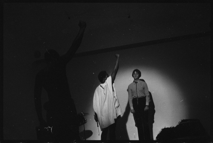 Pièce de théâtre. Affiche du CLAP. Extraits du film : « Les Bérets verts »